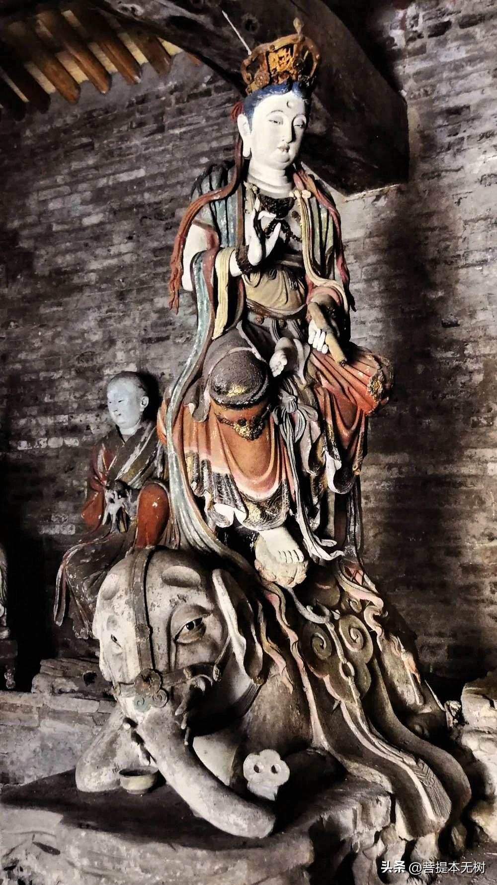 长子崇庆寺｜珍贵的北宋三大士原装彩塑
 
藏匿在长治长子乡间的崇庆寺大士殿，珍藏