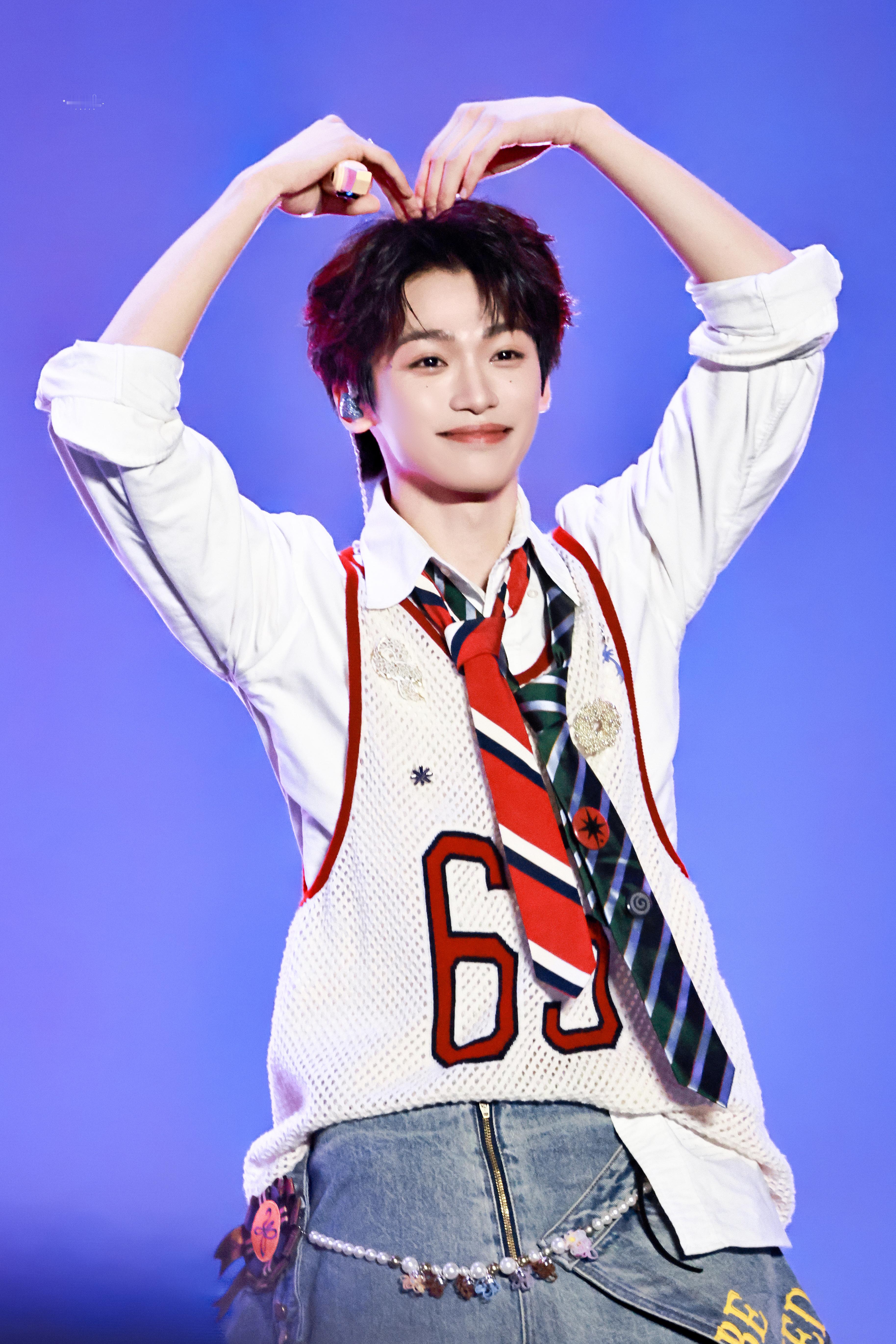 给你宇宙 🐑铁篇˙·可爱小渝 · 