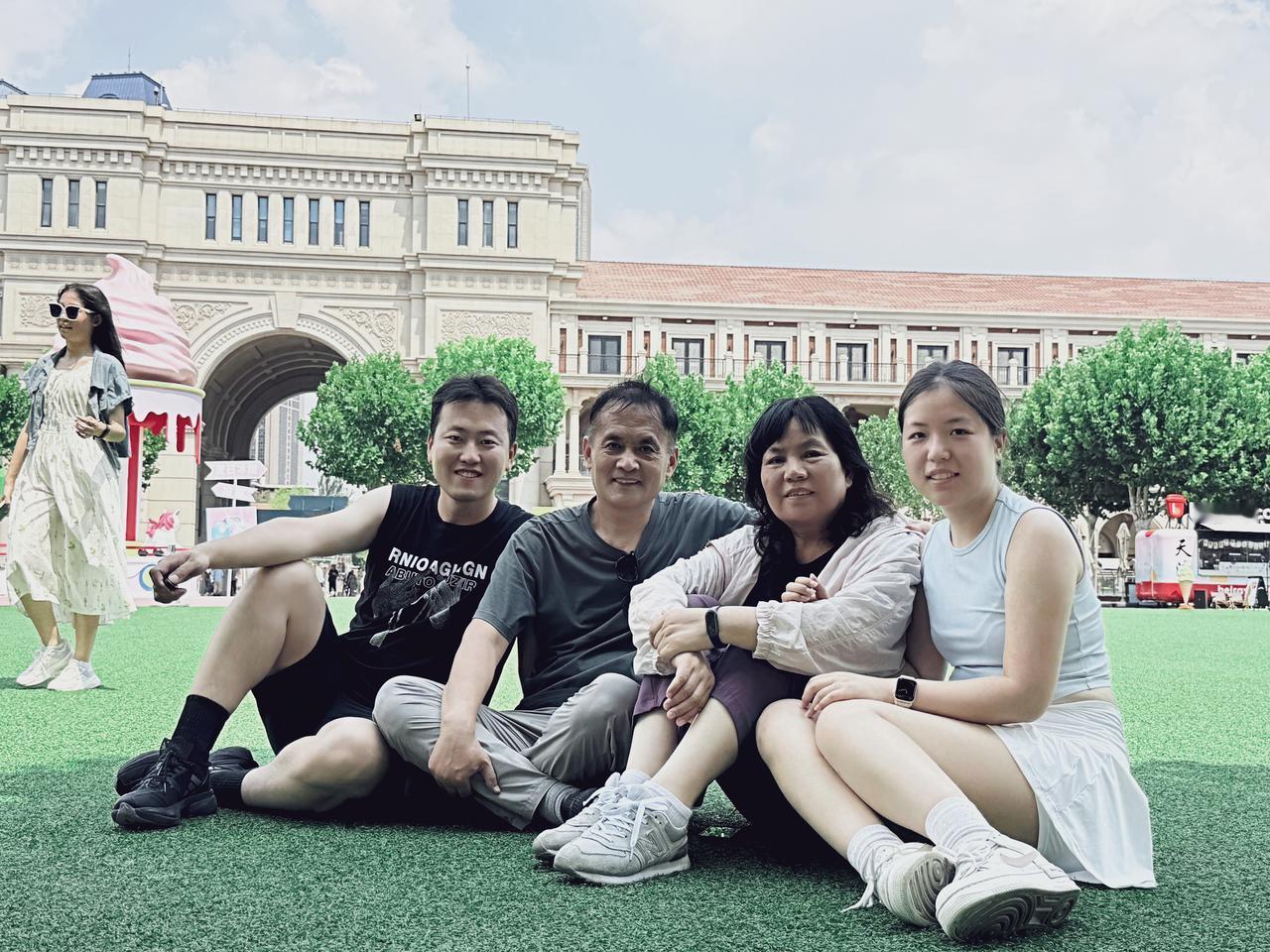 我认为合家出游最美不过…