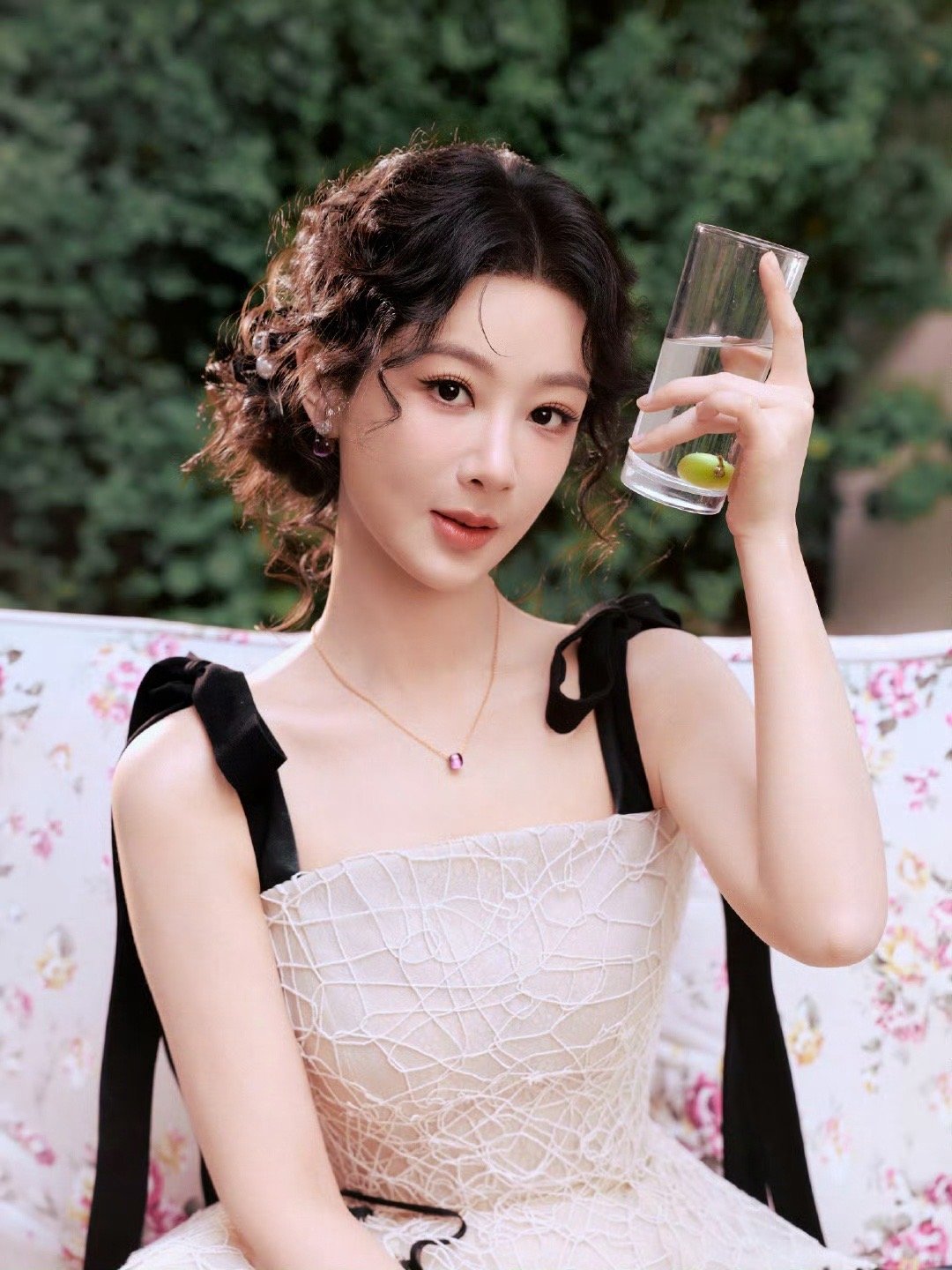 杨紫杨紫李祯yz杨紫家业长大会各奔东西，不再频繁的联系，但回忆的风，它会拥抱你