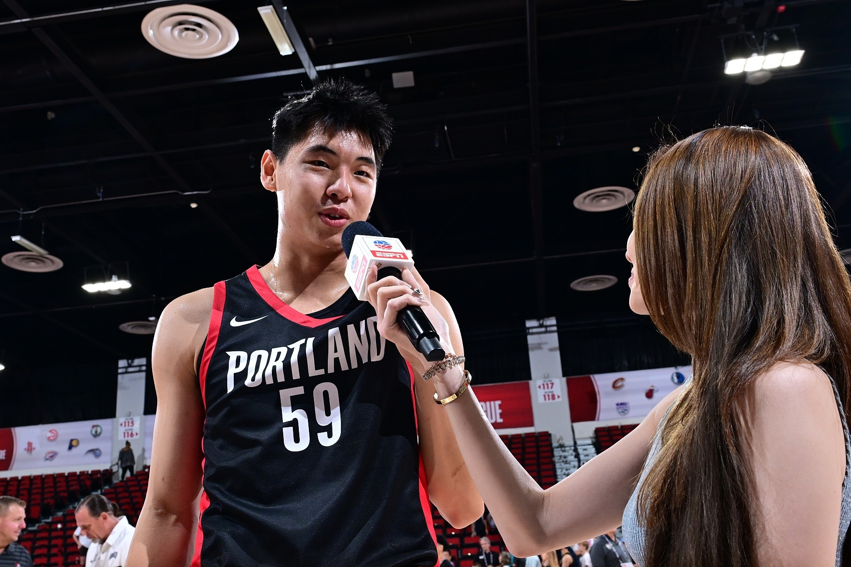 崔永熙：把自己这几年赚的钱去换成在海外的进步 我觉得挺合理的#崔永熙# ​​​