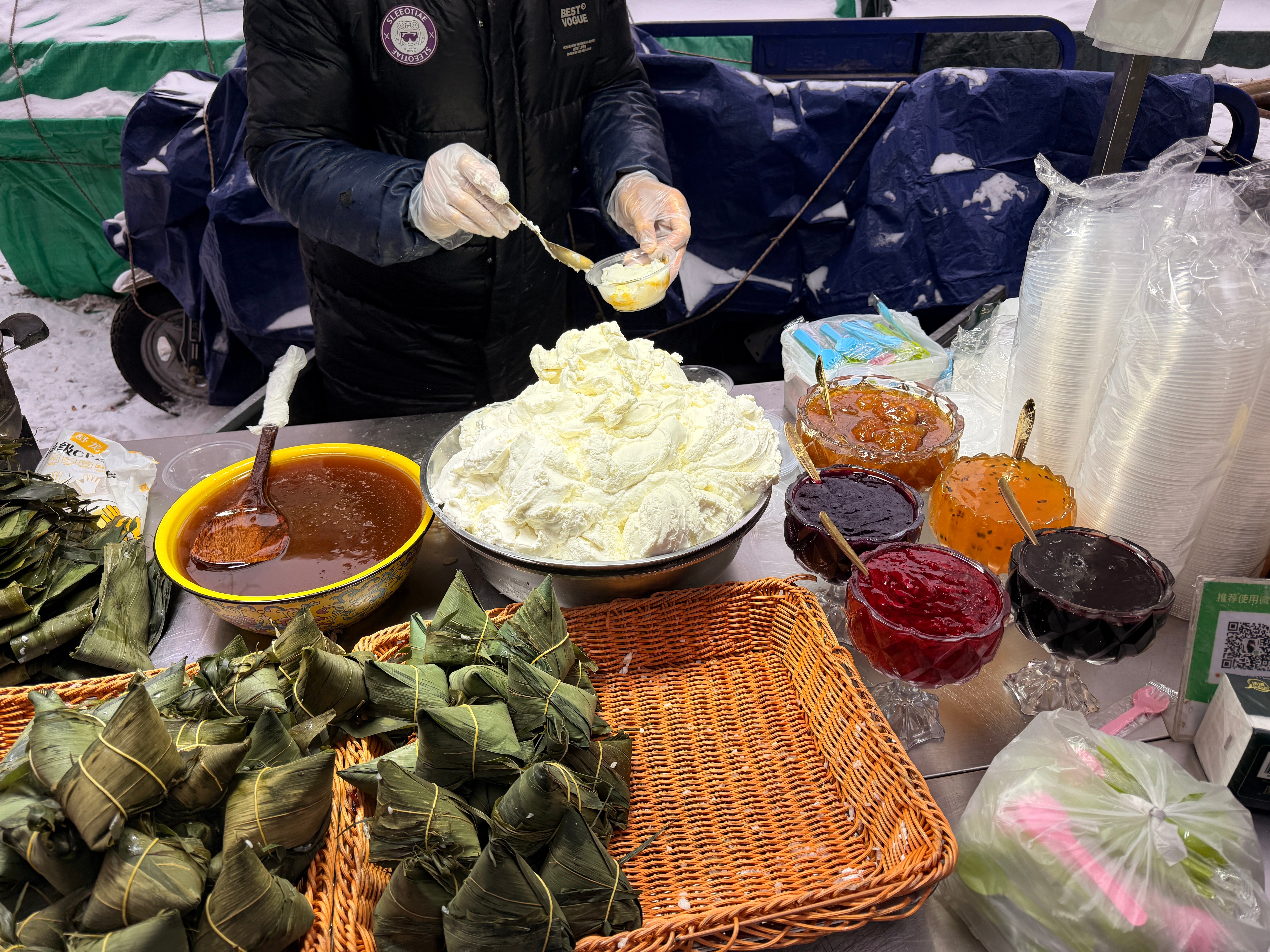 出门在外还是得靠朋友带我到处吃到处转来新疆不胖个四五斤不是白来了