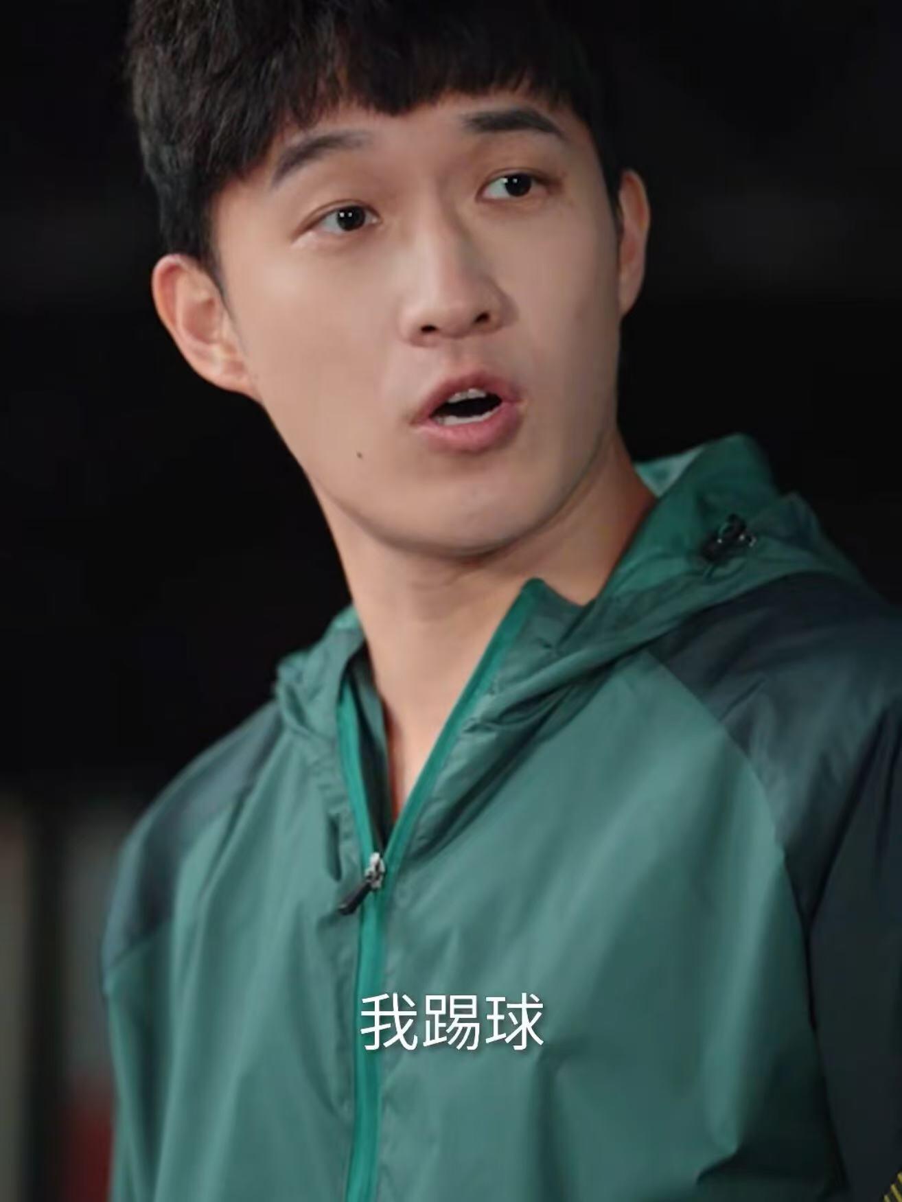 足球短剧演出湖南湘超最燃体育精神短剧奔跑吧少年 不只是竞技热血，还有兄弟扶持、队