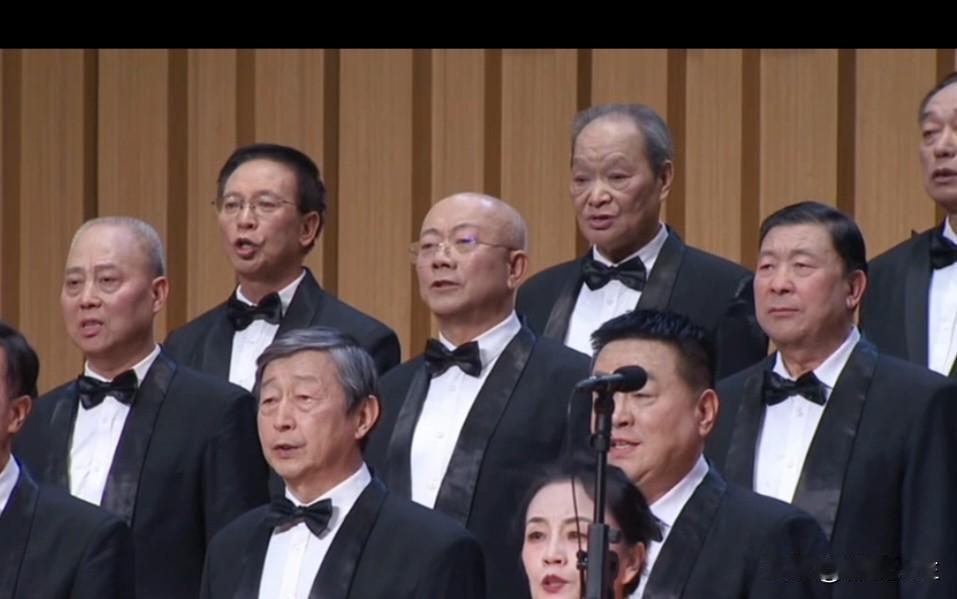 你有没有特别喜欢的同性我们盒盖一条被子，抵足而眠彻夜长谈，说不出的亲近，发誓要做