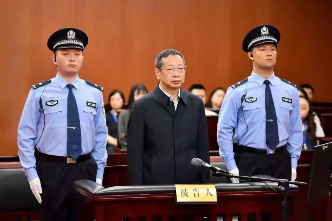 动不动就上亿，确实刷新了人们的三观！一个人要那么多钱干什么？而且还是通过非法手段