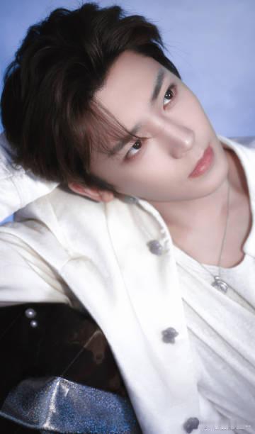 侯明昊又瘦了好多拒绝侯明昊击掌第一人 侯明昊变得更加帅气了，这种努力让人敬佩！他