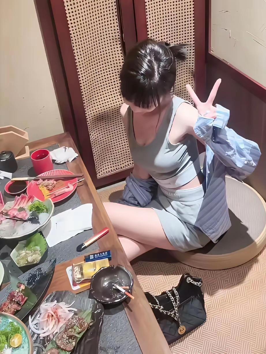 晒图笔记大赛网络真的有时候不太隐秘，点点事情就可以众人皆知。出名以前已出名，出名