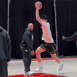 瀚森加油证明自己！NBA全明星大幕开启。今天上午10:00新秀赛半决赛里弗斯队v