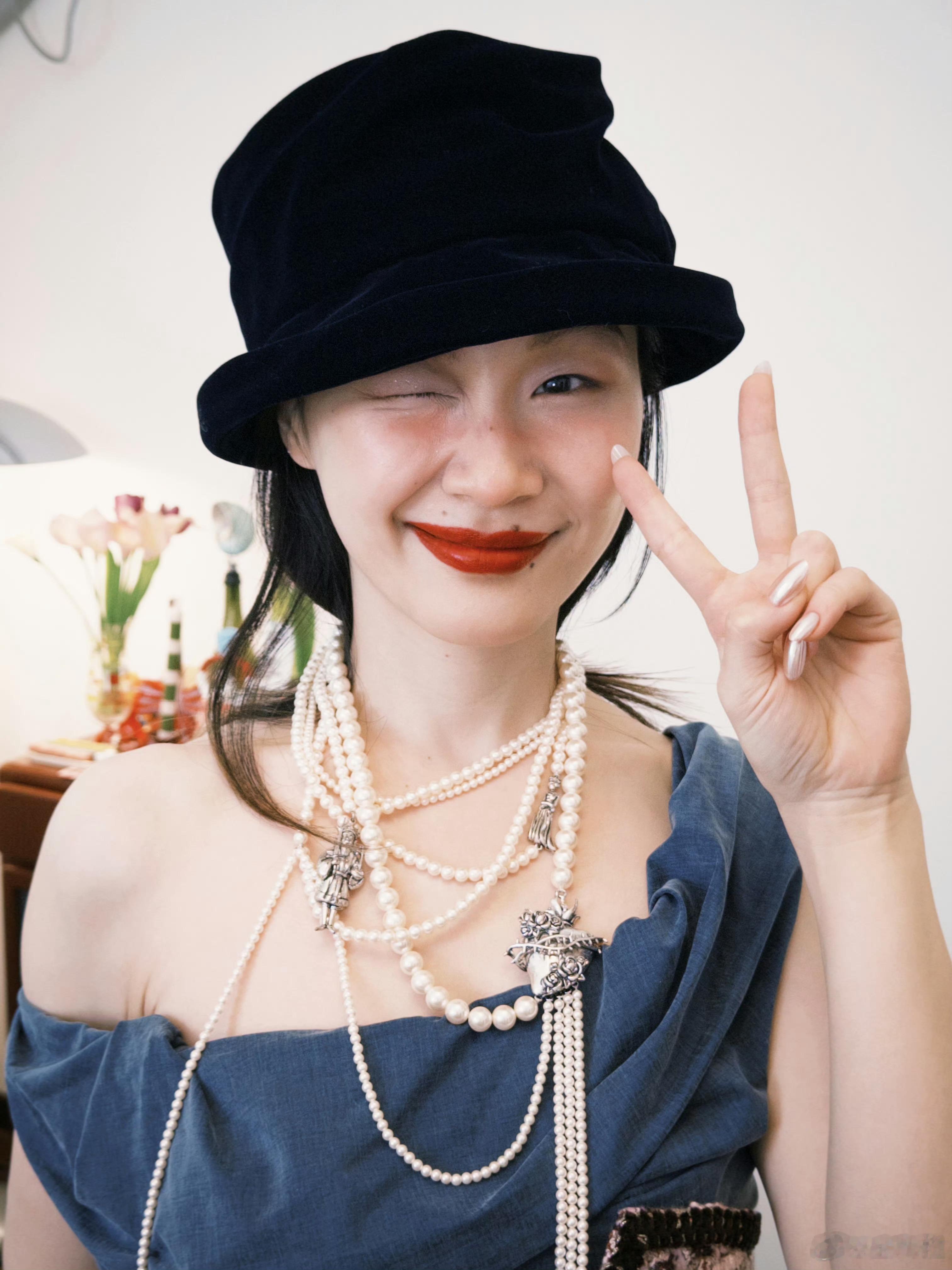 金靖复古妆你别说还挺好看 其实单眼皮女生 复古妆很高级的 图一好漂亮 ​​​