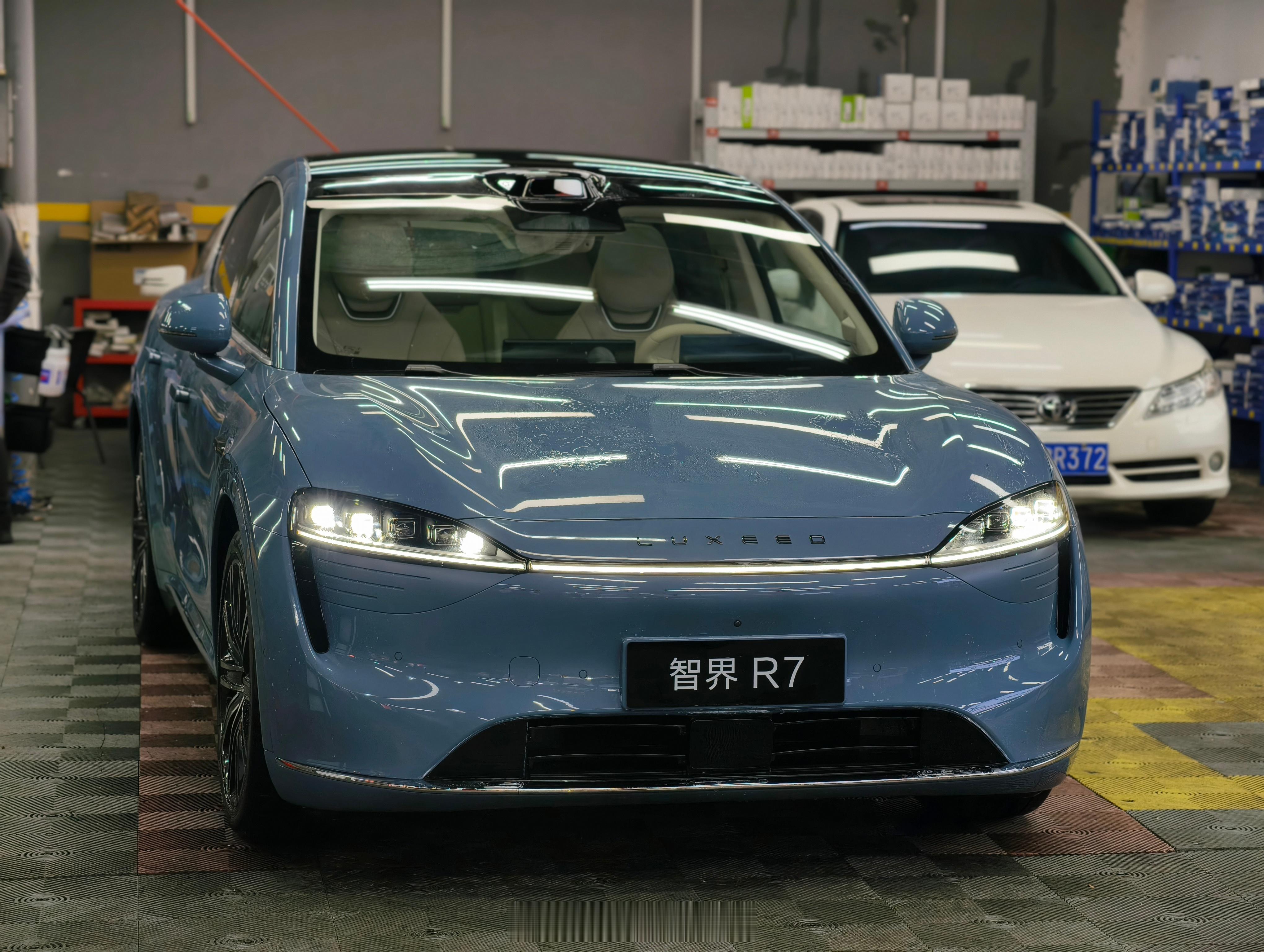 快过年了，洗车涨价到 90 一次[哆啦A梦吃惊]日常洗车是 60  再过两天人更