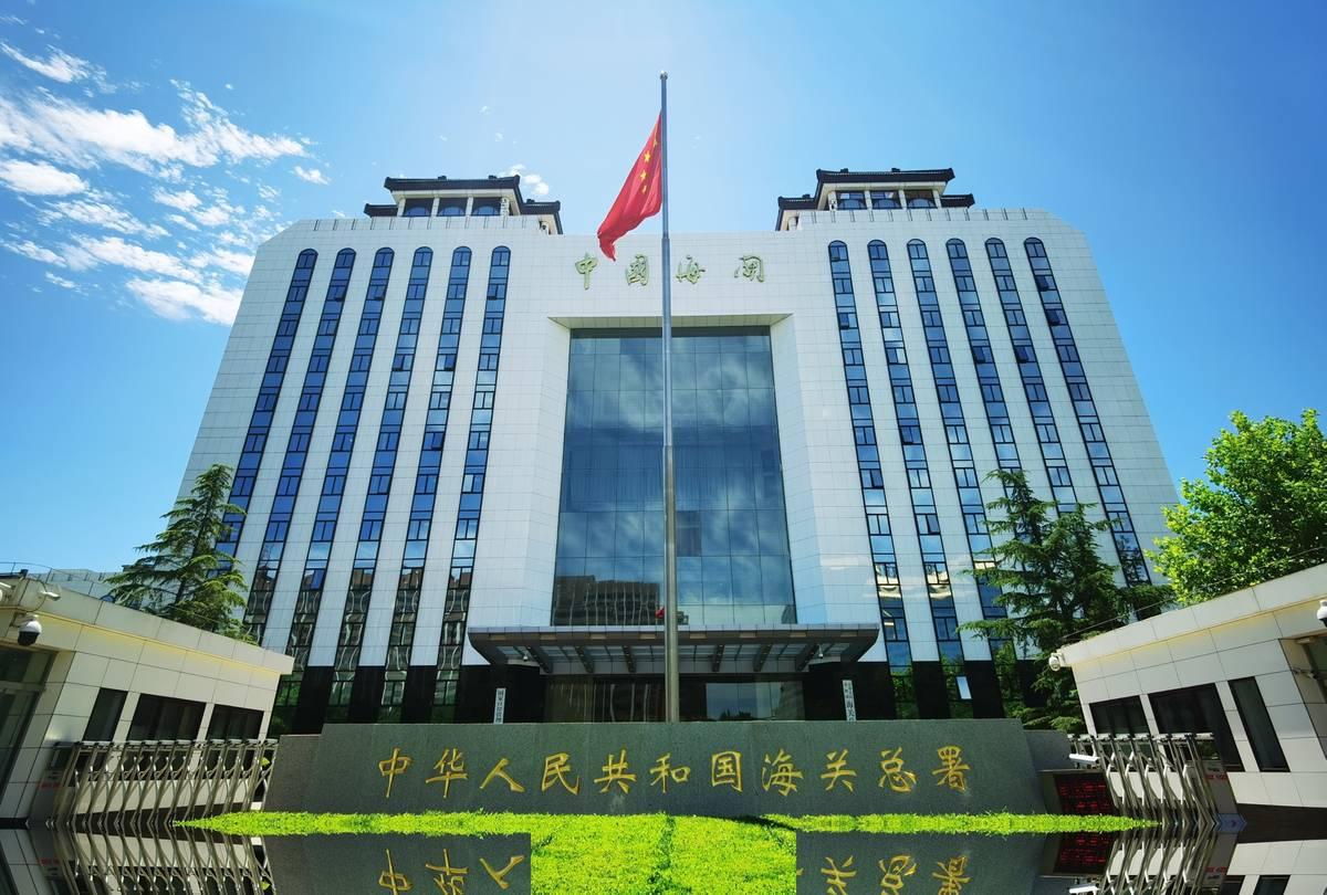 海关总署最新的数据，2026年8月中国单月出口冲上4014.4亿美元，同比暴涨2