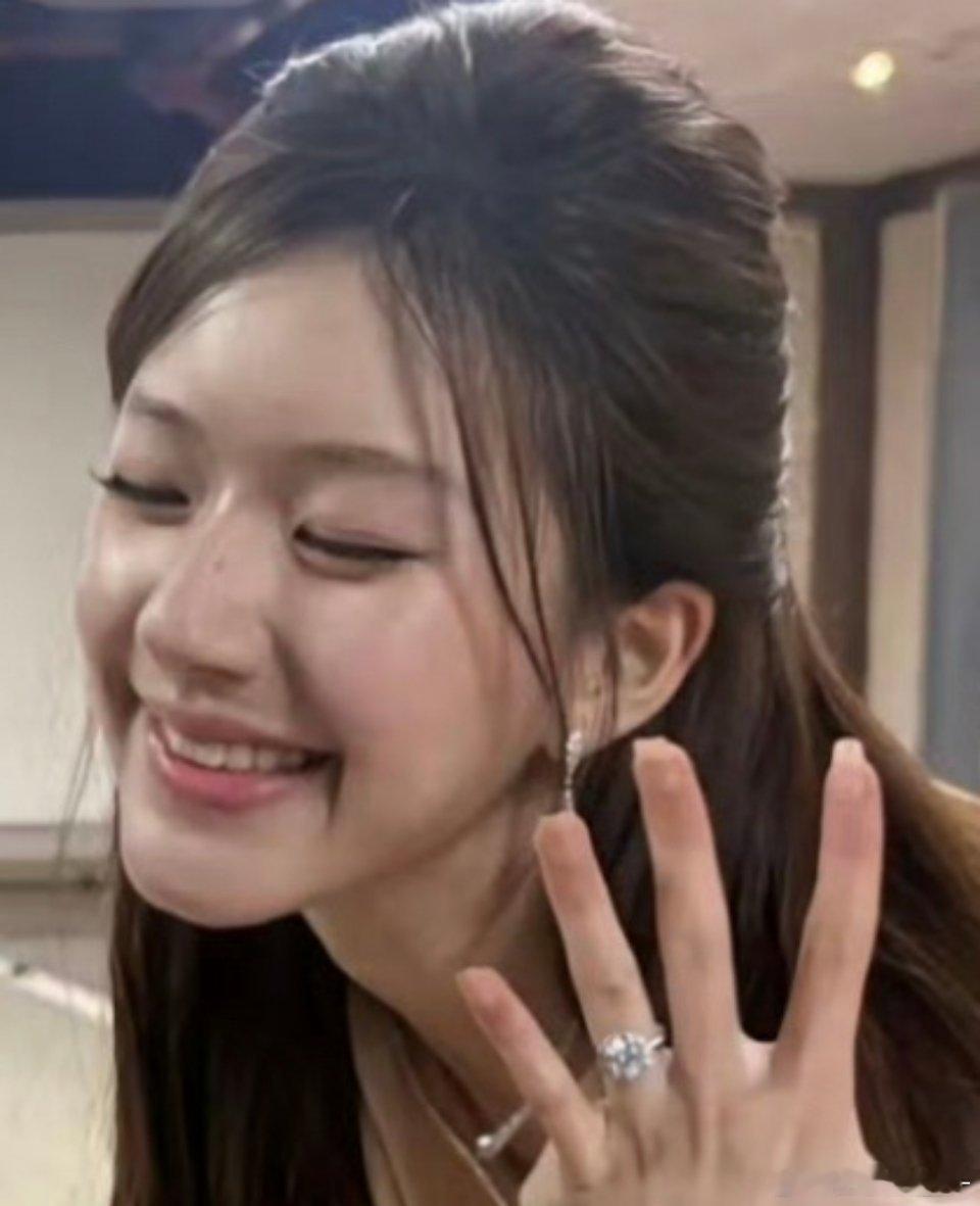 赵露思的脸真的没问题吗 ​​​