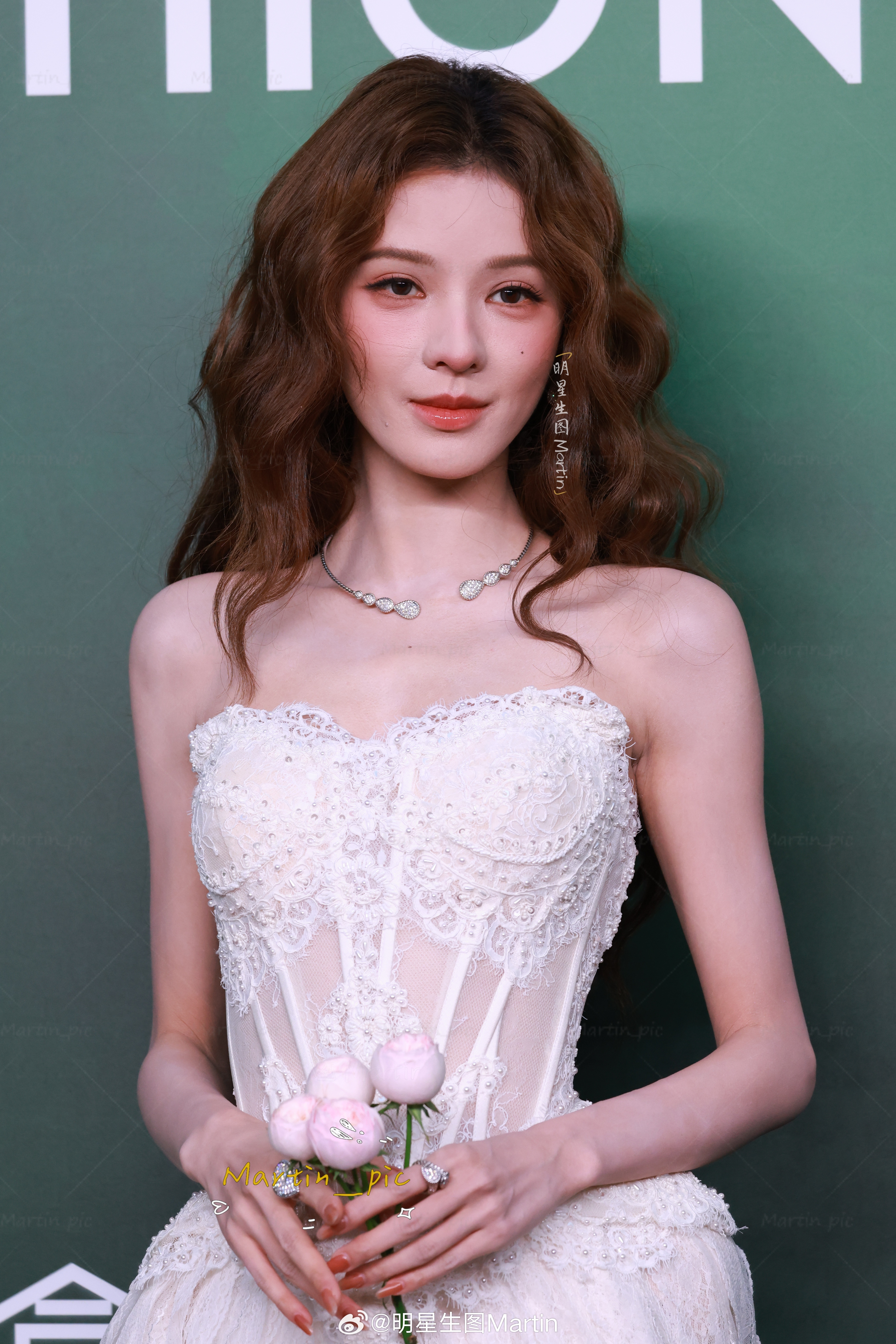 张予曦[超话] 张予曦Vogue盛典红毯生图阿瓜，结芬！！白色纱裙怎么不算我的新