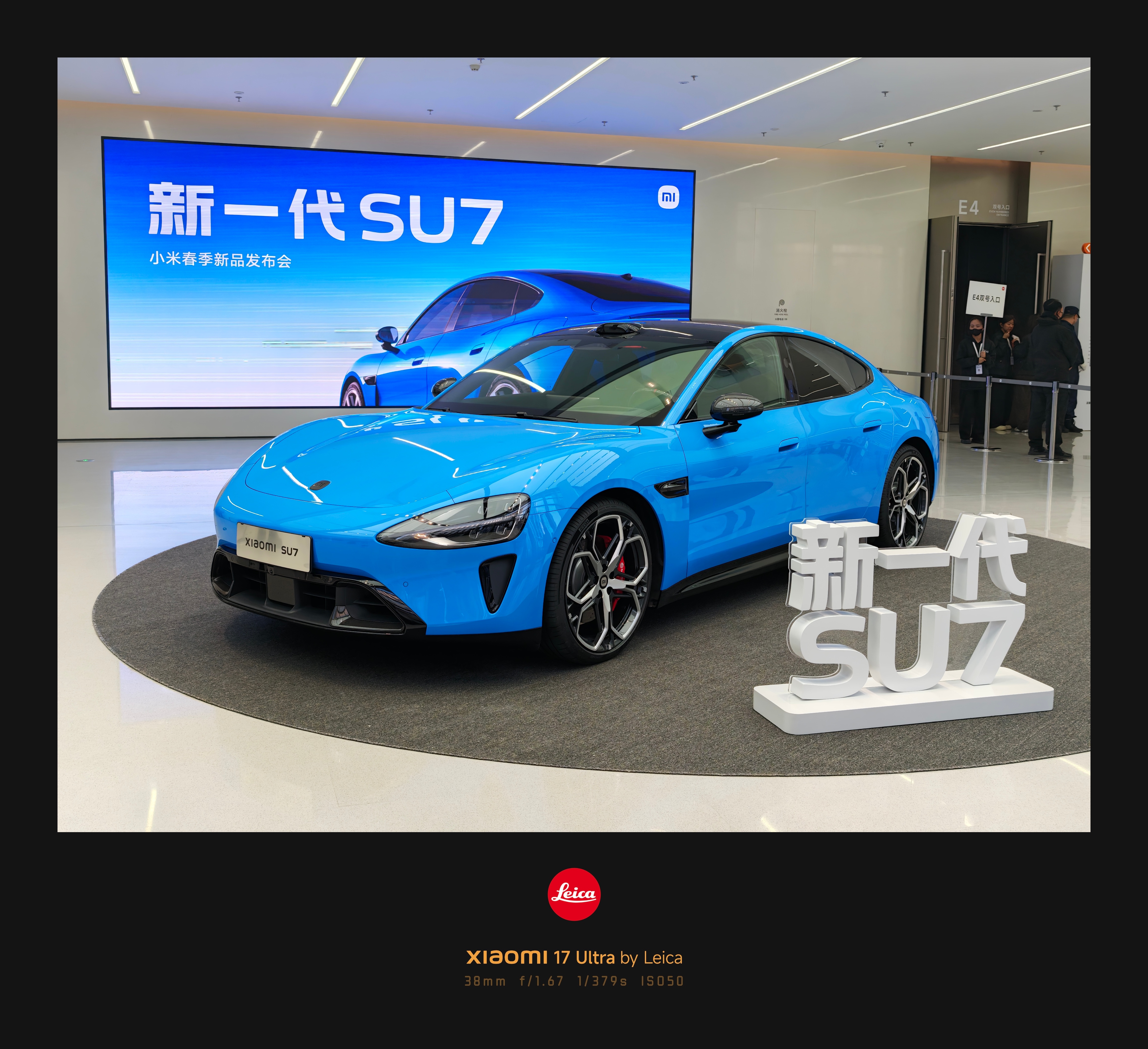 好消息啊，今天占了个非常靠中间的位置，没有摄影机械臂遮挡。坏消息啊，坐在倒数第二