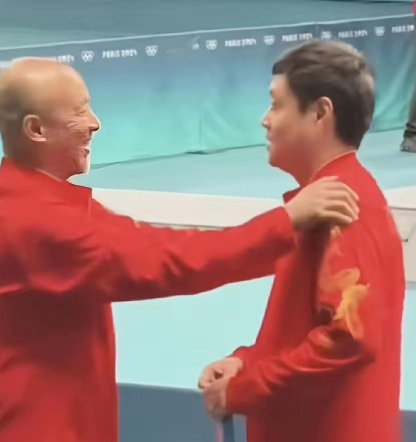 肖战：邱娃子，最近感觉怎样？
邱贻可：师傅，还行吧！

肖战：真是没想到啊，原来