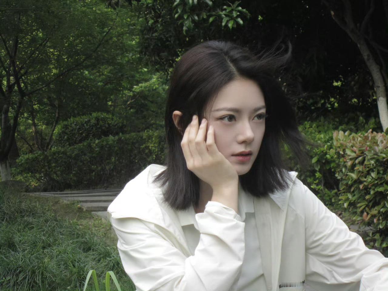 赵今麦徐迟 🌾 赵今麦无可替代“被风拂落的信纸，星河拾起月倒映在海里，你来时满
