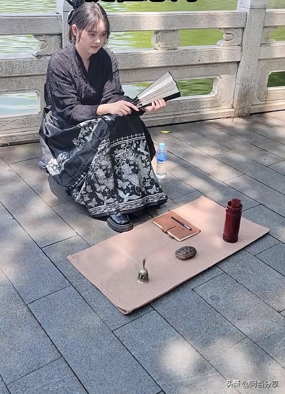 刚毕业那会老玩这些东西，现在不玩了，总感觉一切都变了……累！