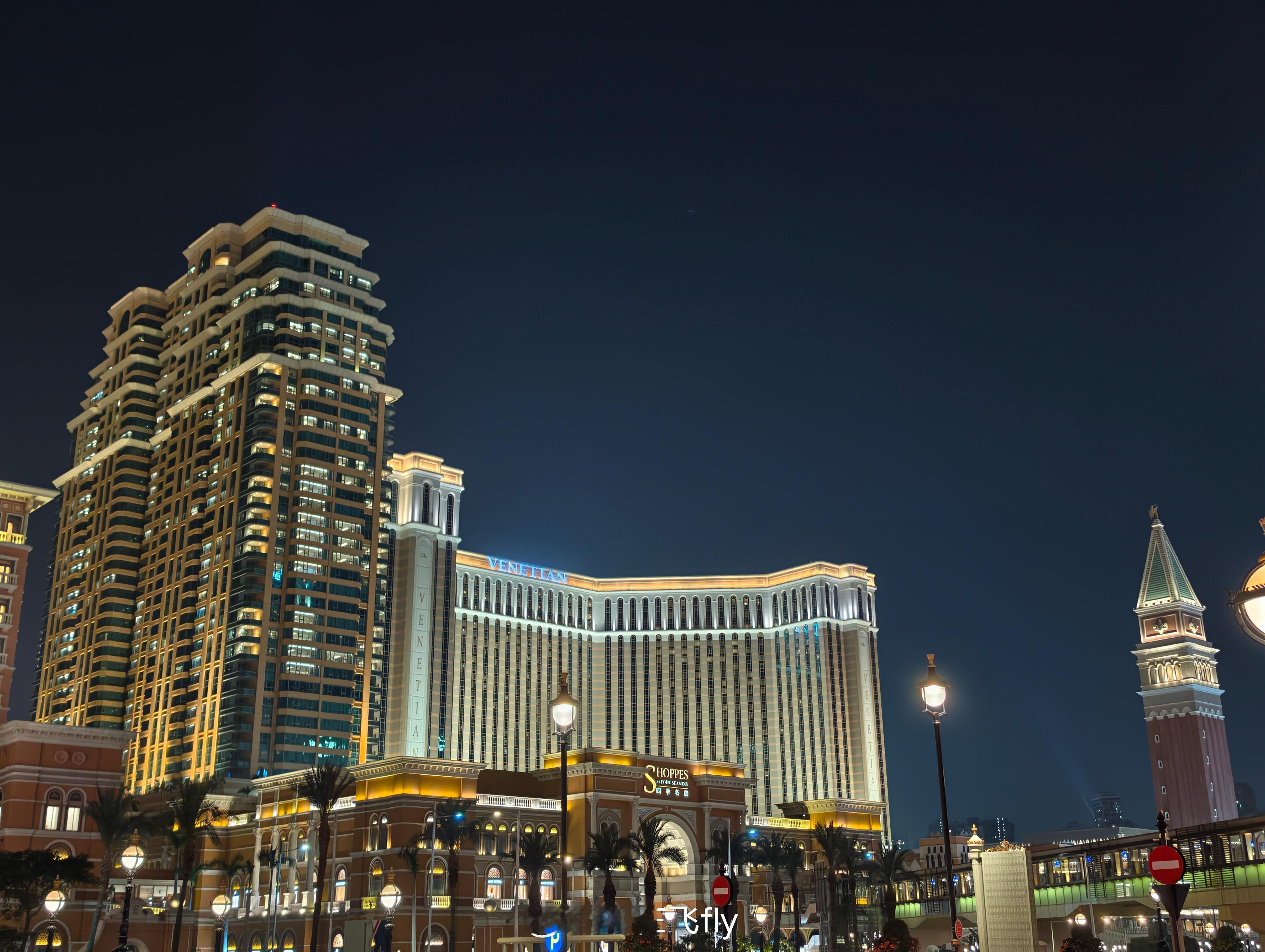 领导给了2K预算小猫说妈你给他太多了爸爸一下就输完了哼~ 