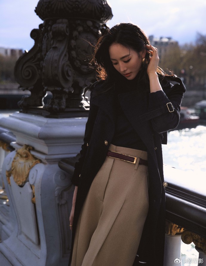 张钧甯黑白大片 简直就是妥妥的拿捏住气场，张钧甯黑白默片，还是很经典的呀，黑白的