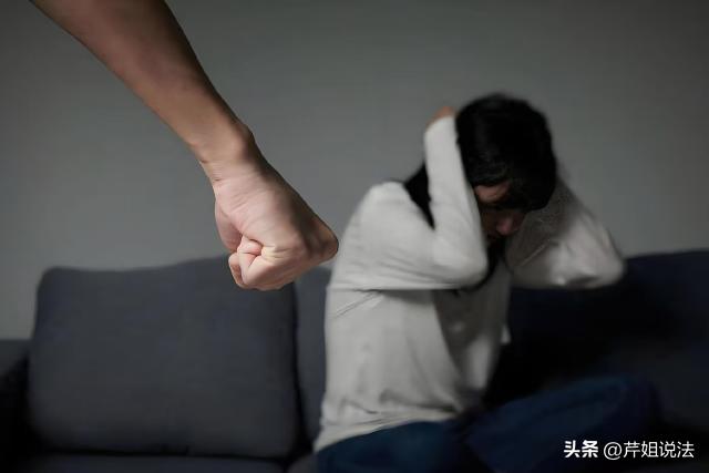 浙江温州，女子嫁给丈夫十几年给他生了4个孩子，可丈夫天天打她，出轨后越看她越不顺