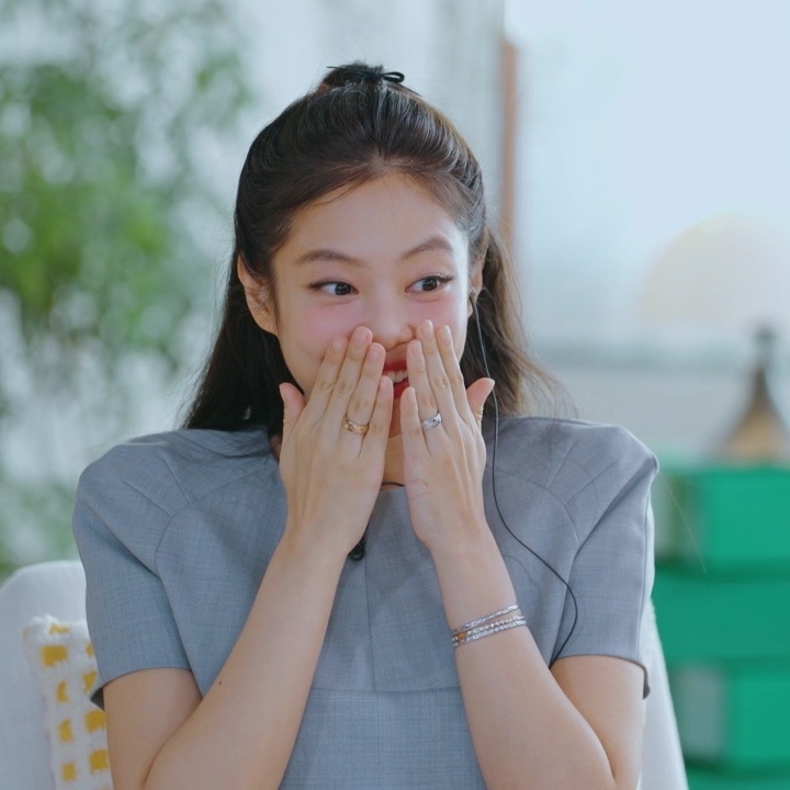 Jennie换乘恋爱4镜头这个小Jennie完全表情富翁来的😚 