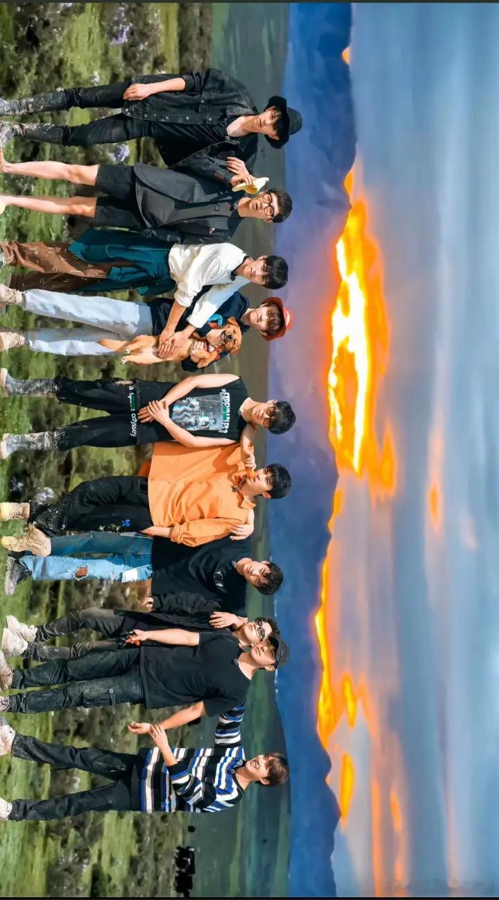 《种地吧》是乌托邦，是治愈，是救赎。树叶茁壮时，难免互相掣肘，但在这一花期，我们