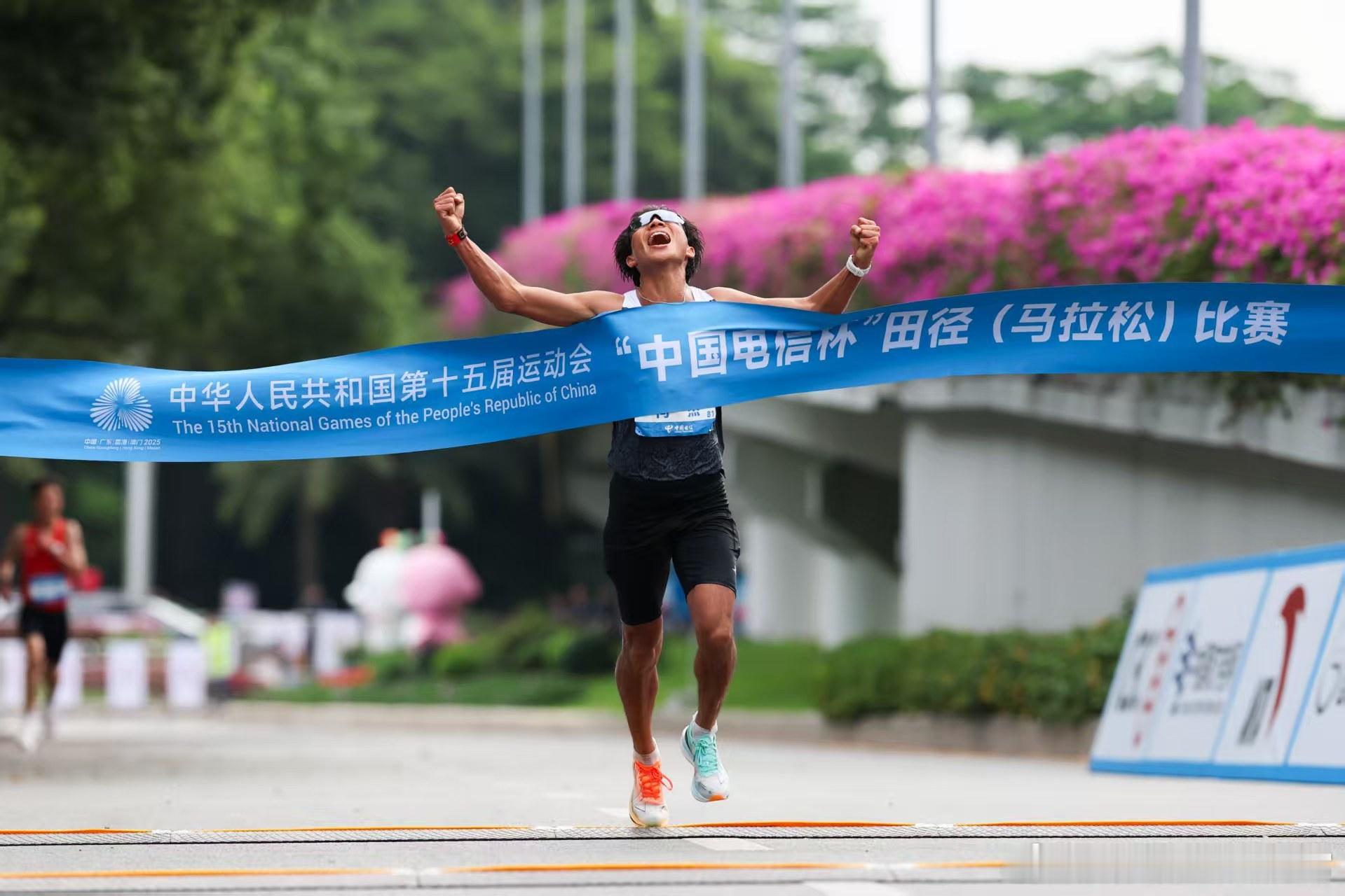 如愿为家乡拿到金牌，恭喜何杰！虽然有些遗憾没有破赛会记录，但是全程领跑，还能在3