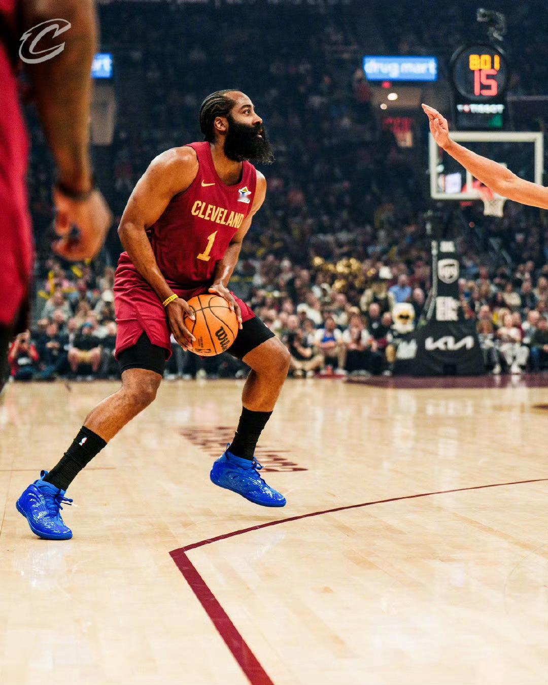 出战成瘾？明天对阵老鹰，哈登不在伤病名单可以出战比赛！米切尔、韦德、泰森出战成疑