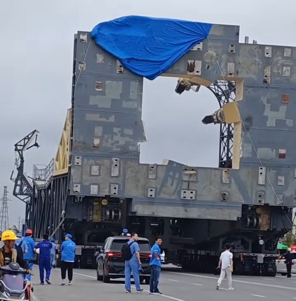 网传的长征十号B水平转运发射车 