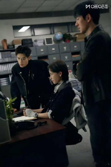 剥茧收官回忆杀 跟着《剥茧》一路走来，案件的复杂让人揪心，而人物的变化更让人感动