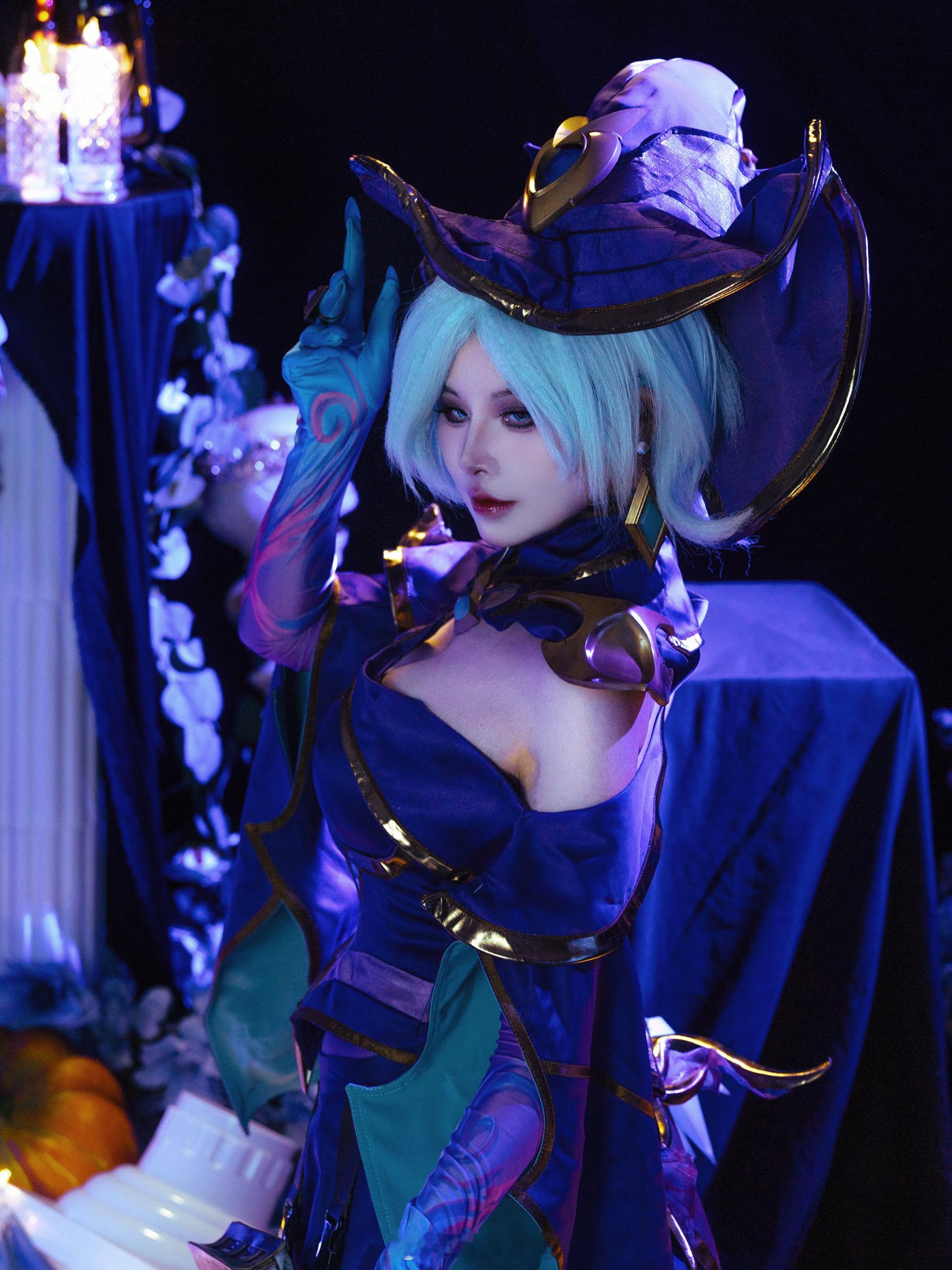 美丽万圣节蛇蛇 当坏女人#cosplay##英雄联盟# ​​​