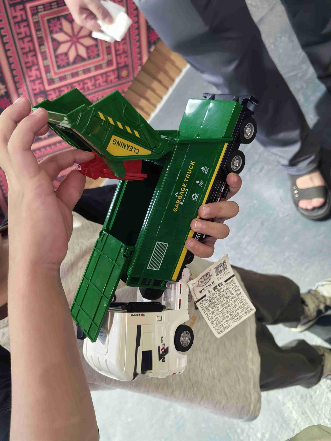 手头宽裕的时候，买东西，实体店走走走，主打一个及时行乐，情绪价值拉满。

手头紧