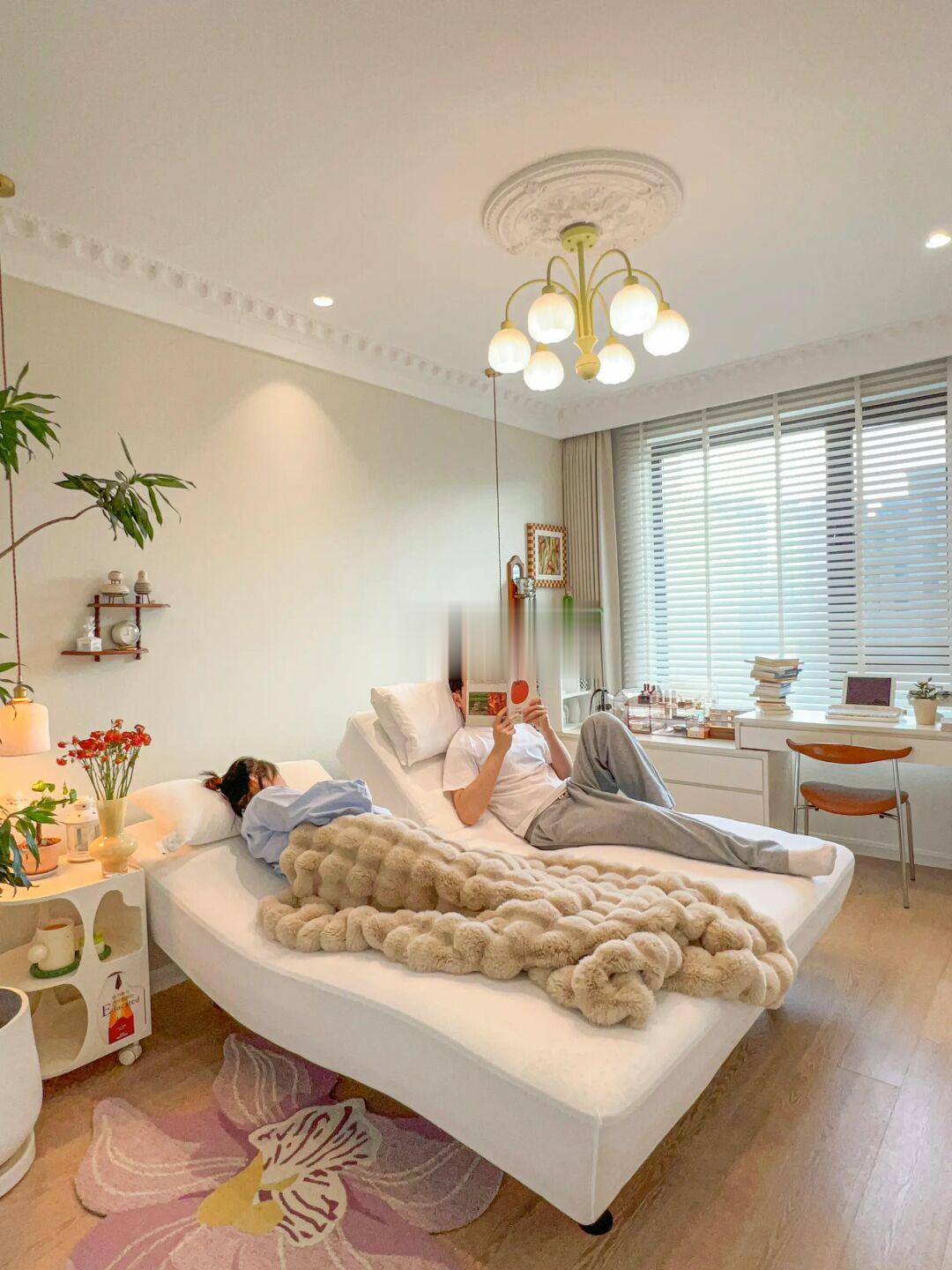 妈妈说: 巴掌大的卧室被你布置得井井有条！