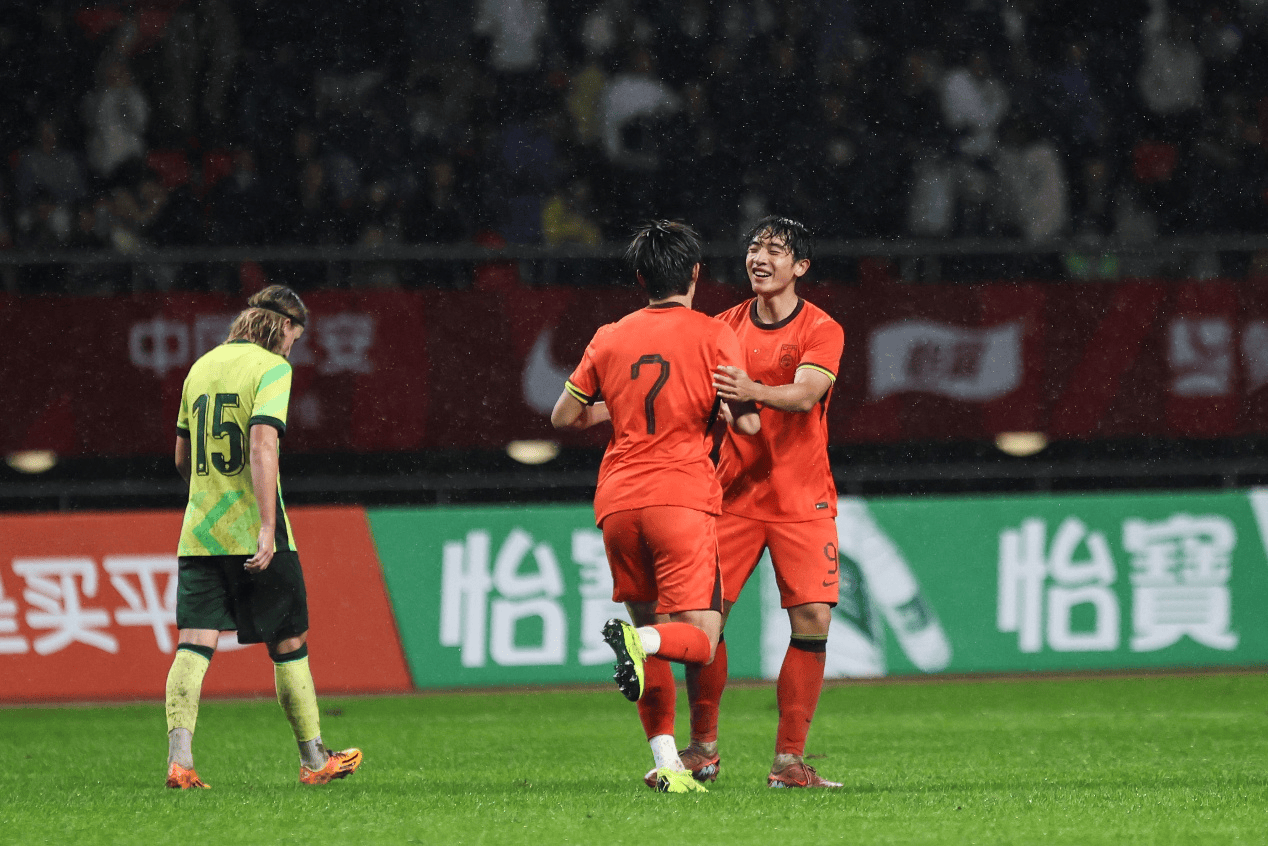 魏祥鑫：第二场因积水临时换了打法，左翼卫我踢得一般般