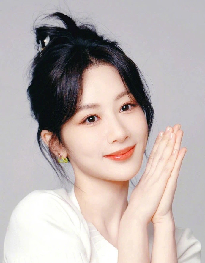 杨紫的《国色芳华》这部剧除了华策和芒果投资，还有央企（移动咪咕）投资，资金链很充