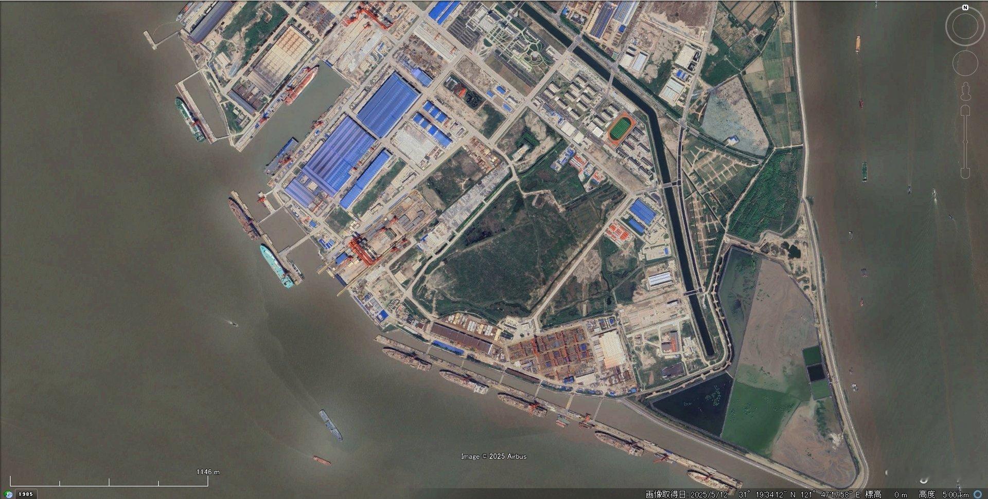 沪东在某岛的新厂区高清卫星图来了 [酷]图二是新建成340米长的一号船坞，未来是