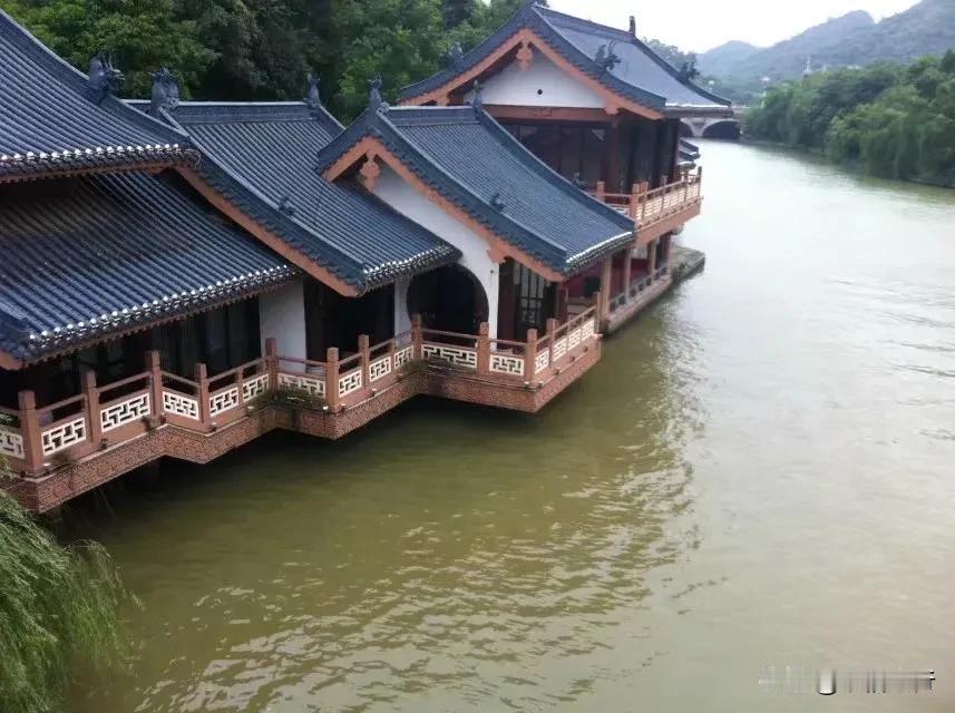 好怀念2019年，那时候，我们多么自由，可以说走就走，毫无顾虑！

人只有亲历过
