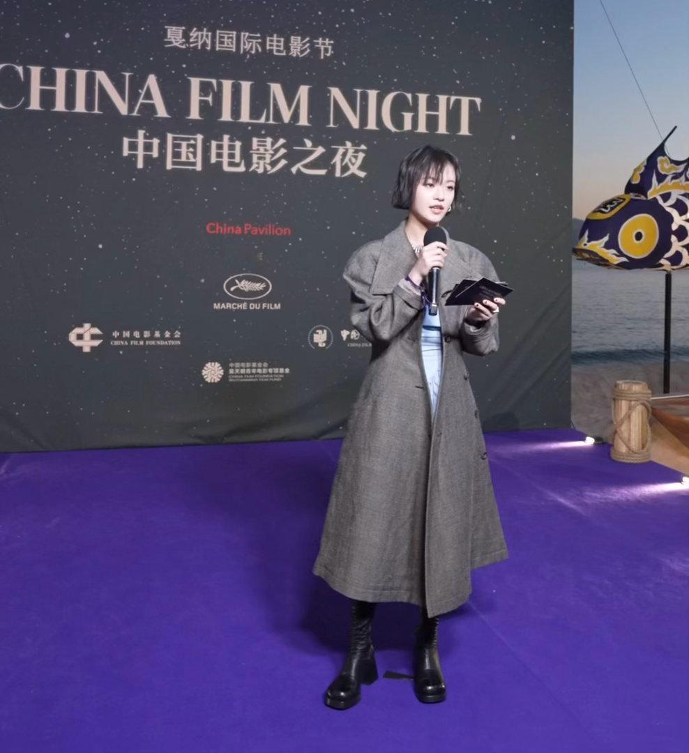 赵涛李庚希戚薇戛纳同框戛纳梦幻同框太惊艳！赵涛沉稳有底蕴，戚薇明艳气场拉满，李庚