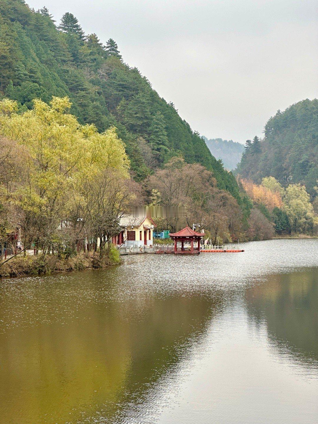 #诗意甘肃# 这是一处隐秘的仙境之地：甘肃天水仙人崖。仙人崖有着奇特地貌，由三崖