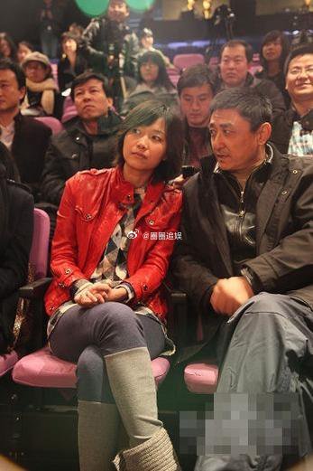 王朔给分手一年多的徐静蕾打电话 : “来一趟，帮我搬家！” 徐静蕾听到他的声音非
