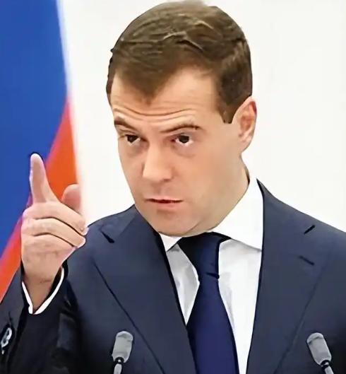 梅德韦杰夫最新表态：这8个国家给乌克兰造无人机的工厂全是俄军的打击目标，什么时候