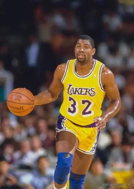 库里和魔术师谁才是真正的NBA历史第一控卫？

一、 荣誉差距：魔术师“家底”更