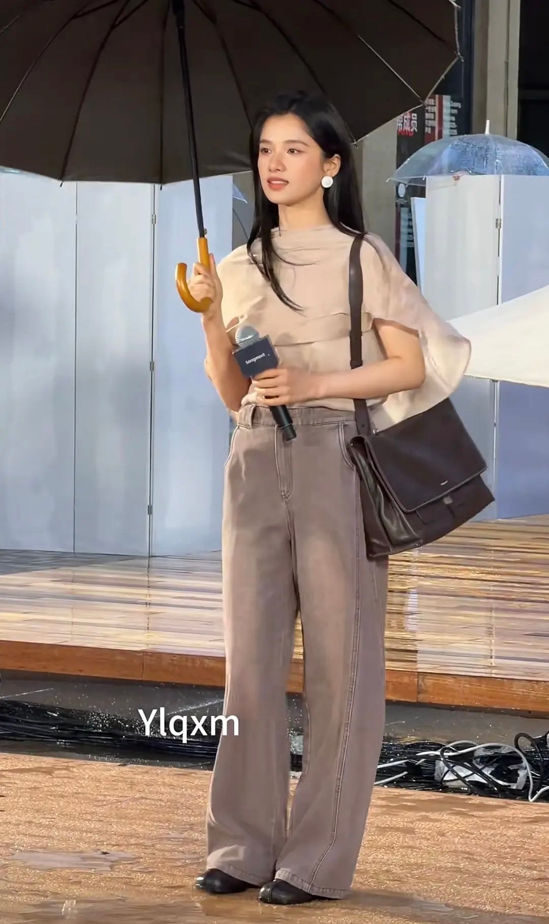 张婧仪是没有腰吗？ 