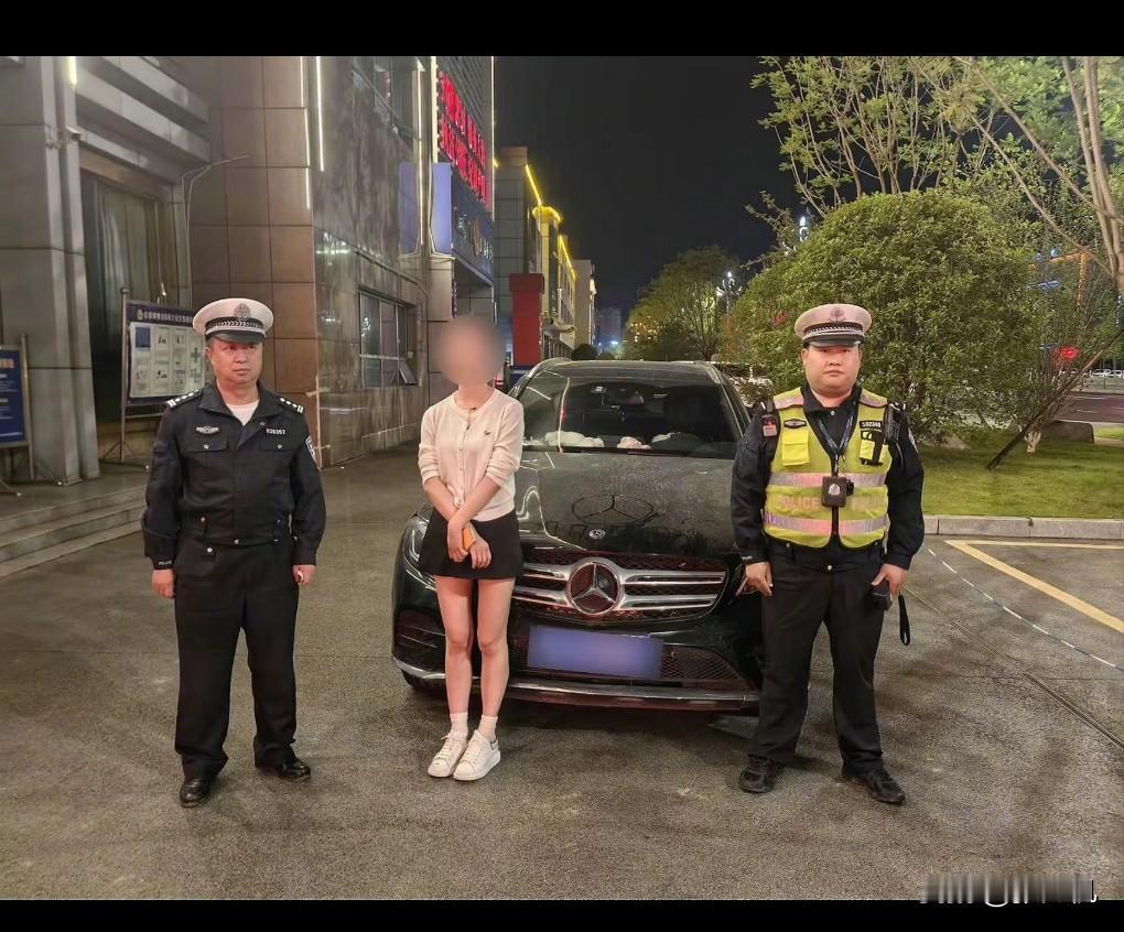 真的是太离谱了，无知无畏呀。

4月28日，四川有交警查酒驾，遇到了一个奇葩的醉