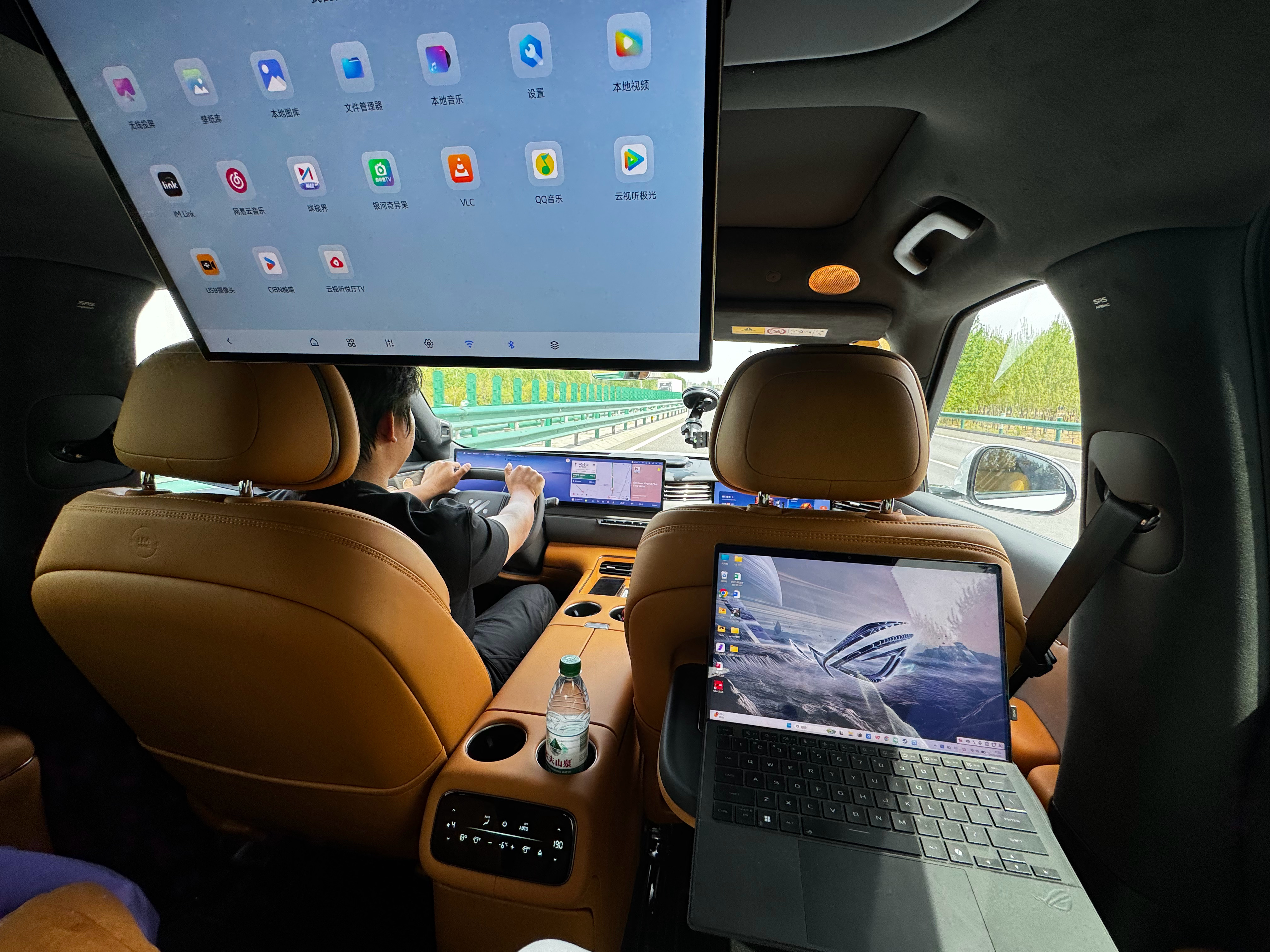 在路上改脚本真是痛苦啊，但是没关系，客户虐我千百遍，我待客户如初恋得亏今天这是开