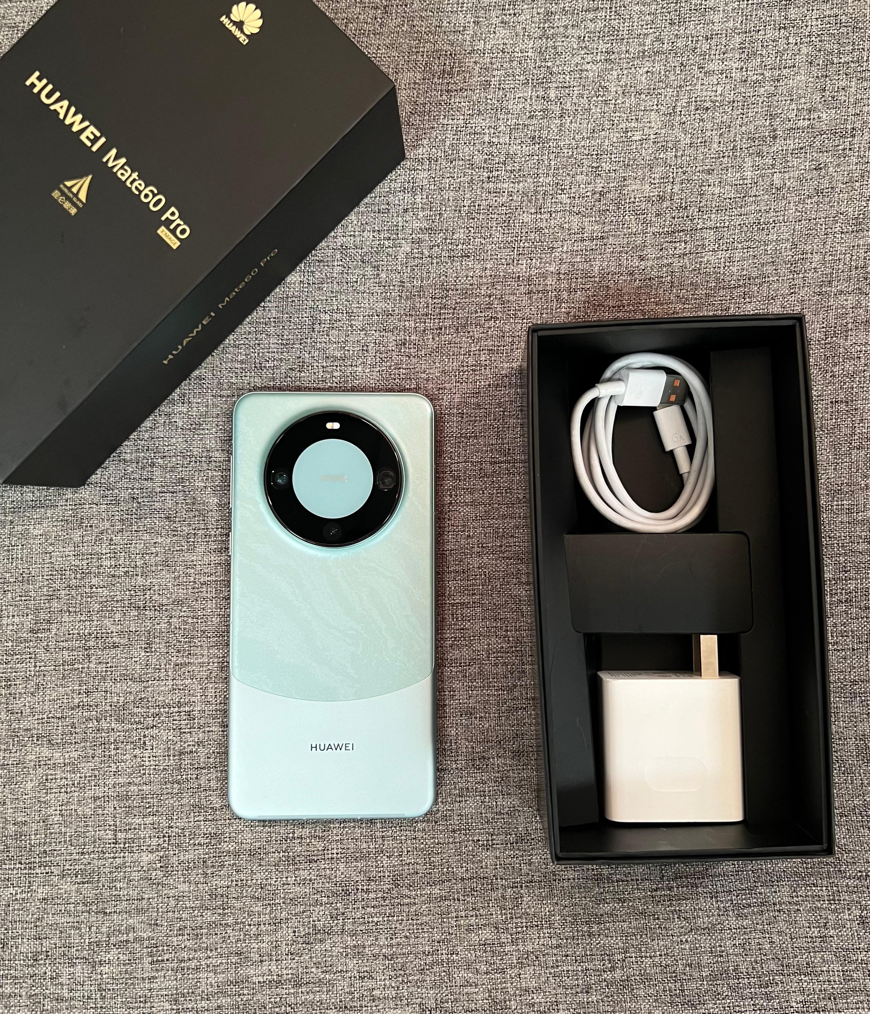 华为Mate60 Pro 12+512 雅川青，屏幕靓，整机细微磕碰划痕，电池效