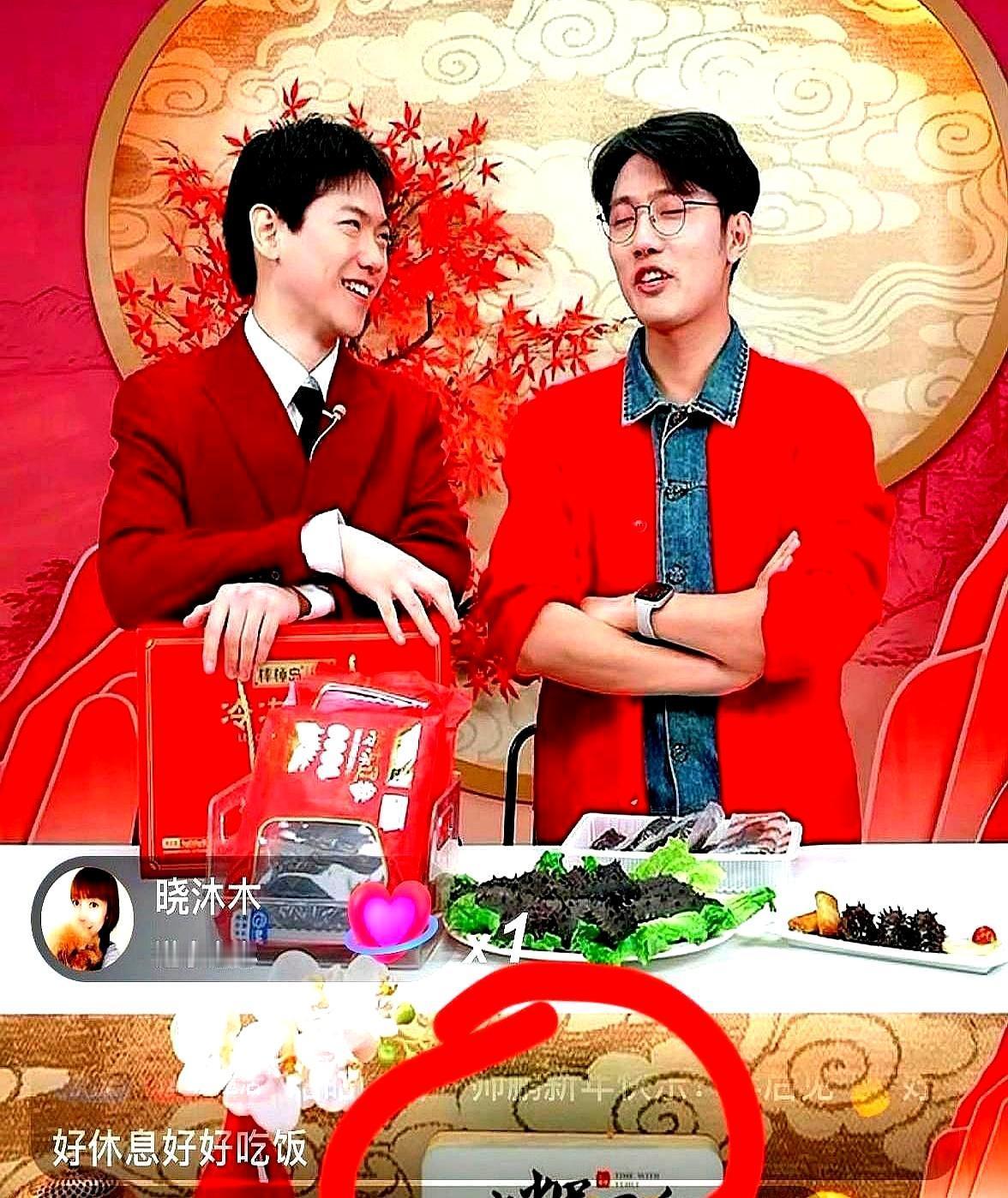 话说到一半，他脸憋得通红，只剩嘿嘿傻笑。
 
传熙突然抱拳对着鹏鹏：“哥，新的一