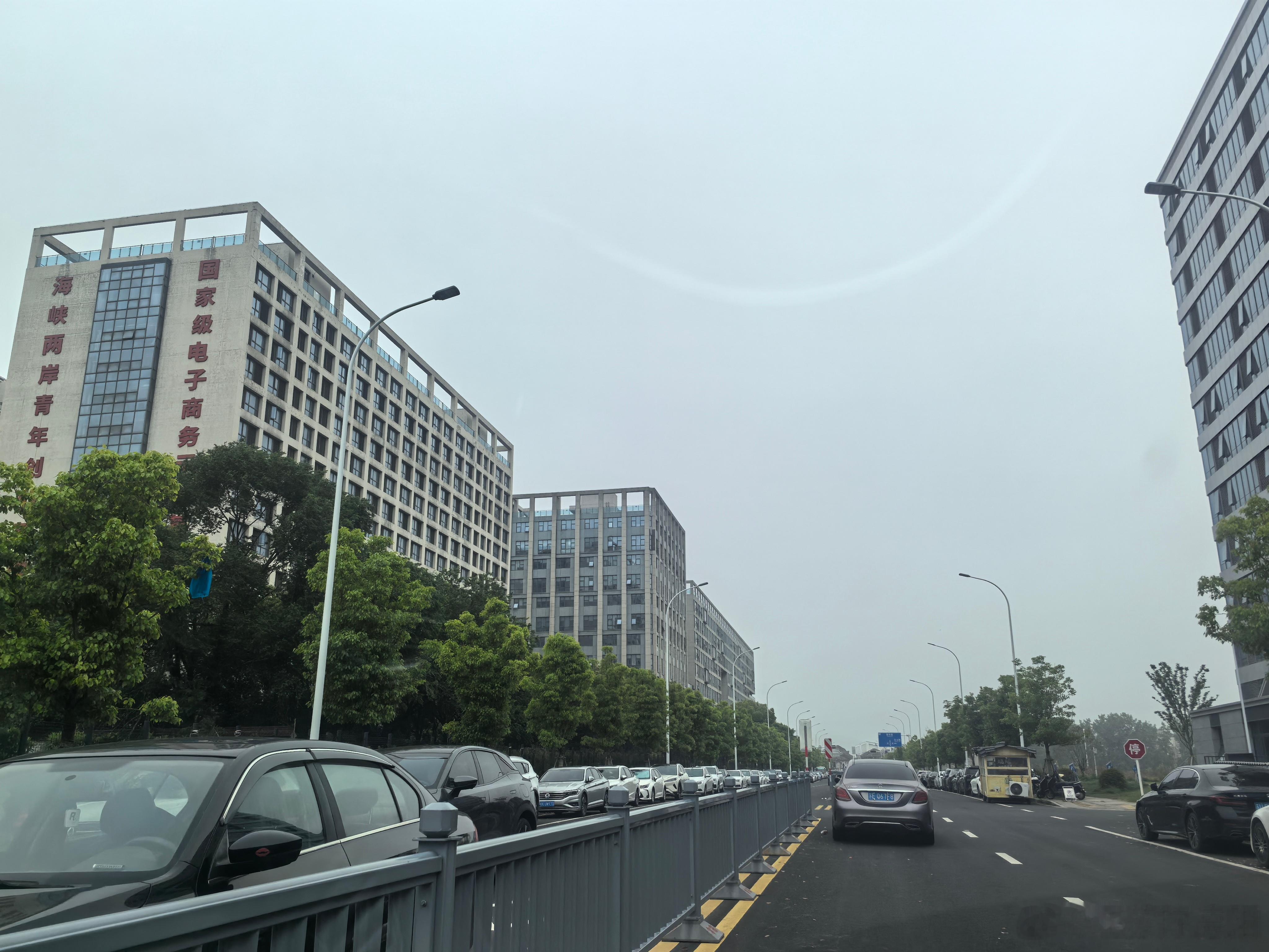 一路上美丽的花很多，但你更要喜欢有结果的树。 苏州·苏州金迅博信息科技有限公司