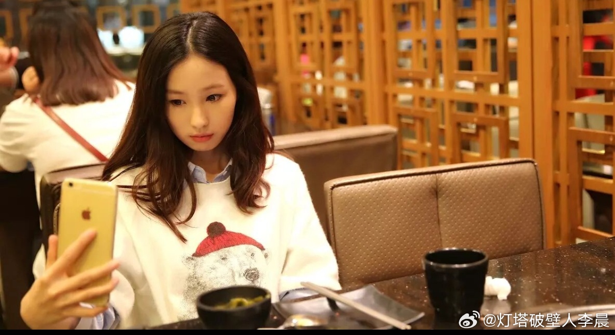 有没有人玩英雄联盟的？你们嫂子在线陪打，30英雄联盟