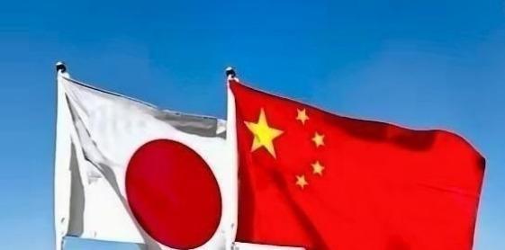 日本前空军幕僚长田母神俊雄曾放话，要对解放军舰艇搞陆海空“三路打击”，听着阵仗挺